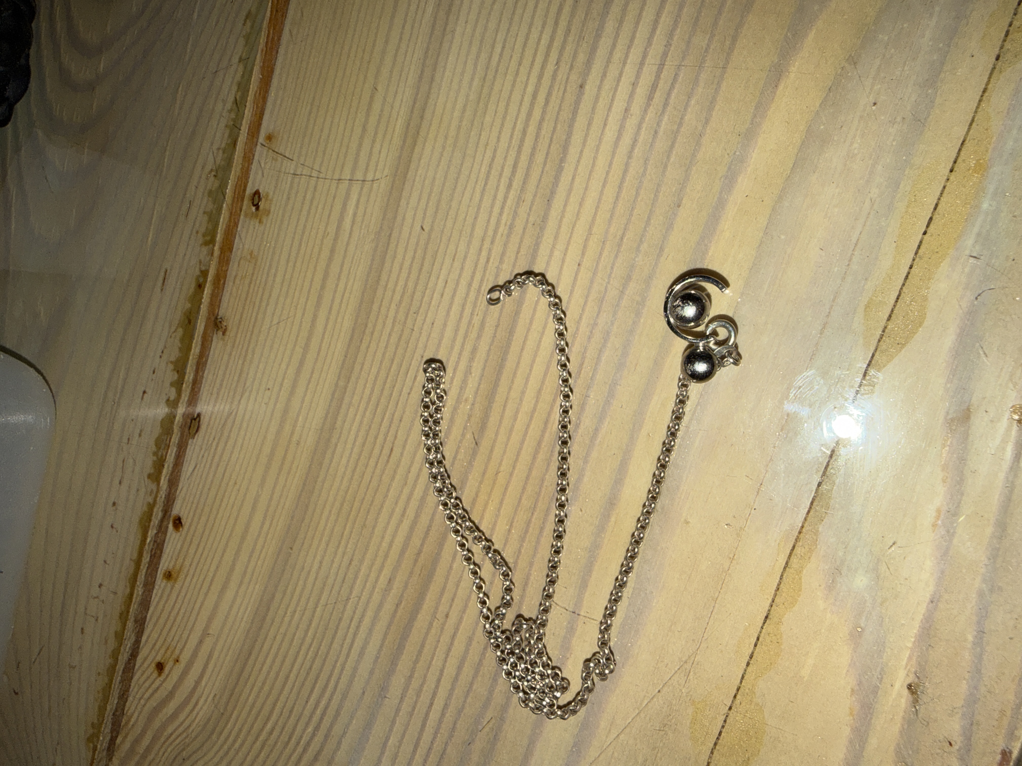 Ketting bal aan halve cirkel