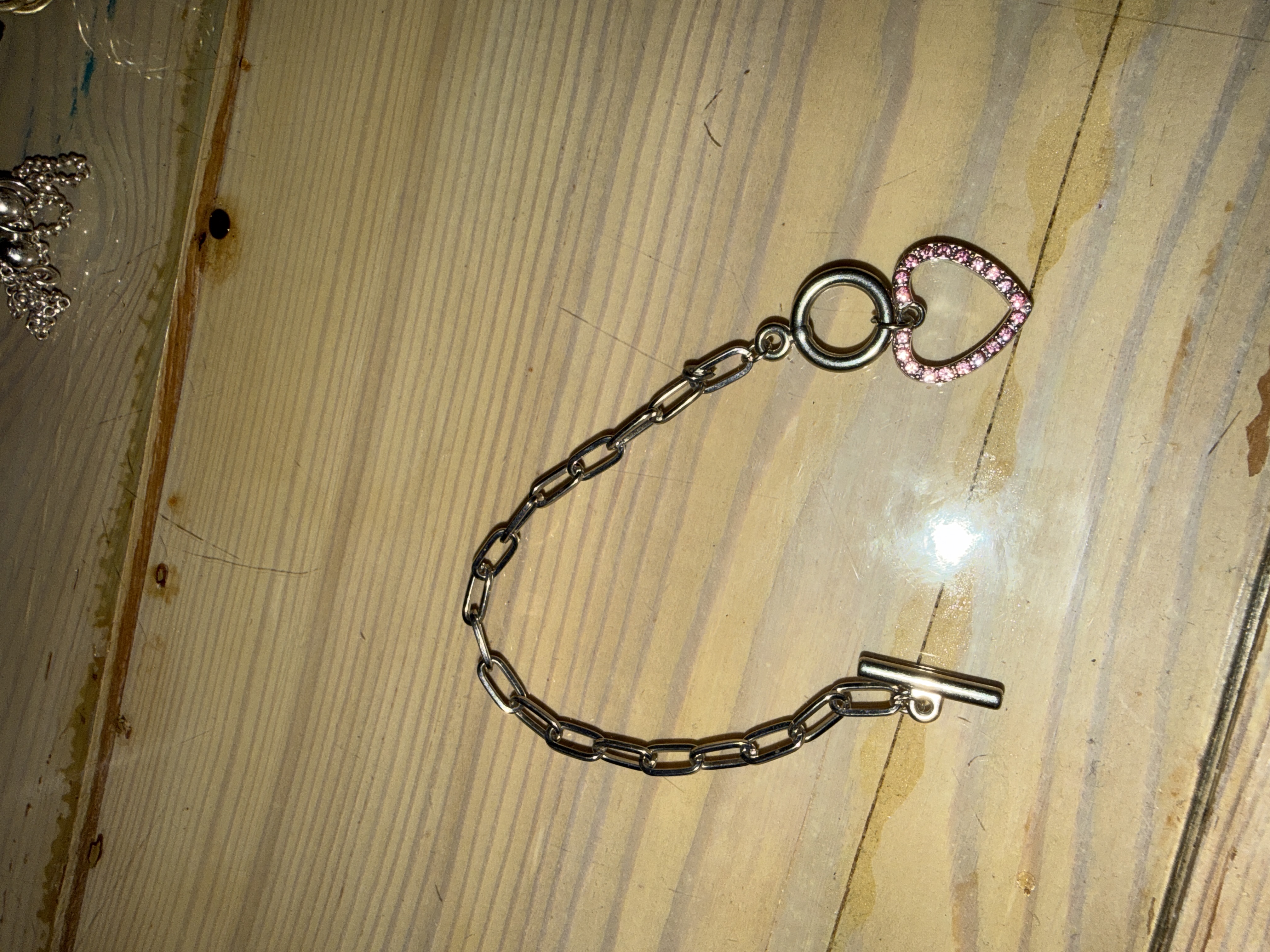 Armband met roze hartje