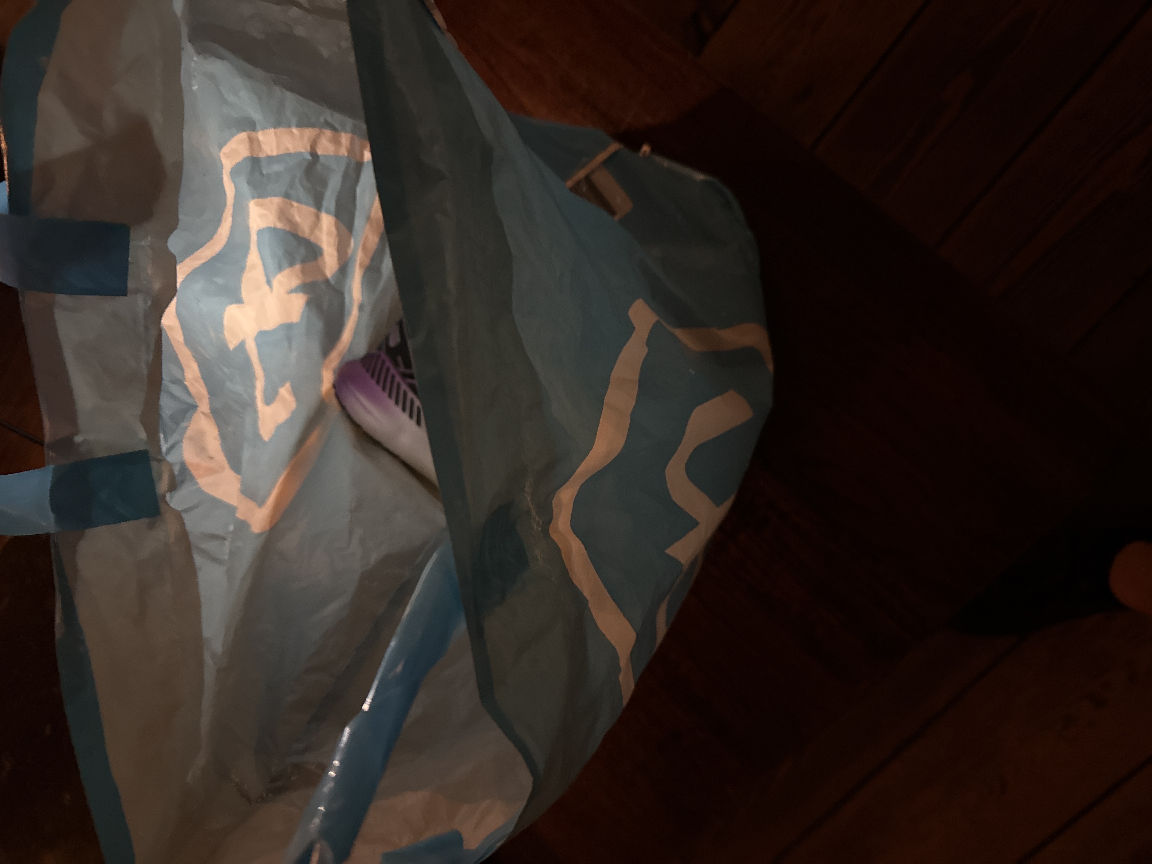 Ah tasje met sportkleding en schoenen