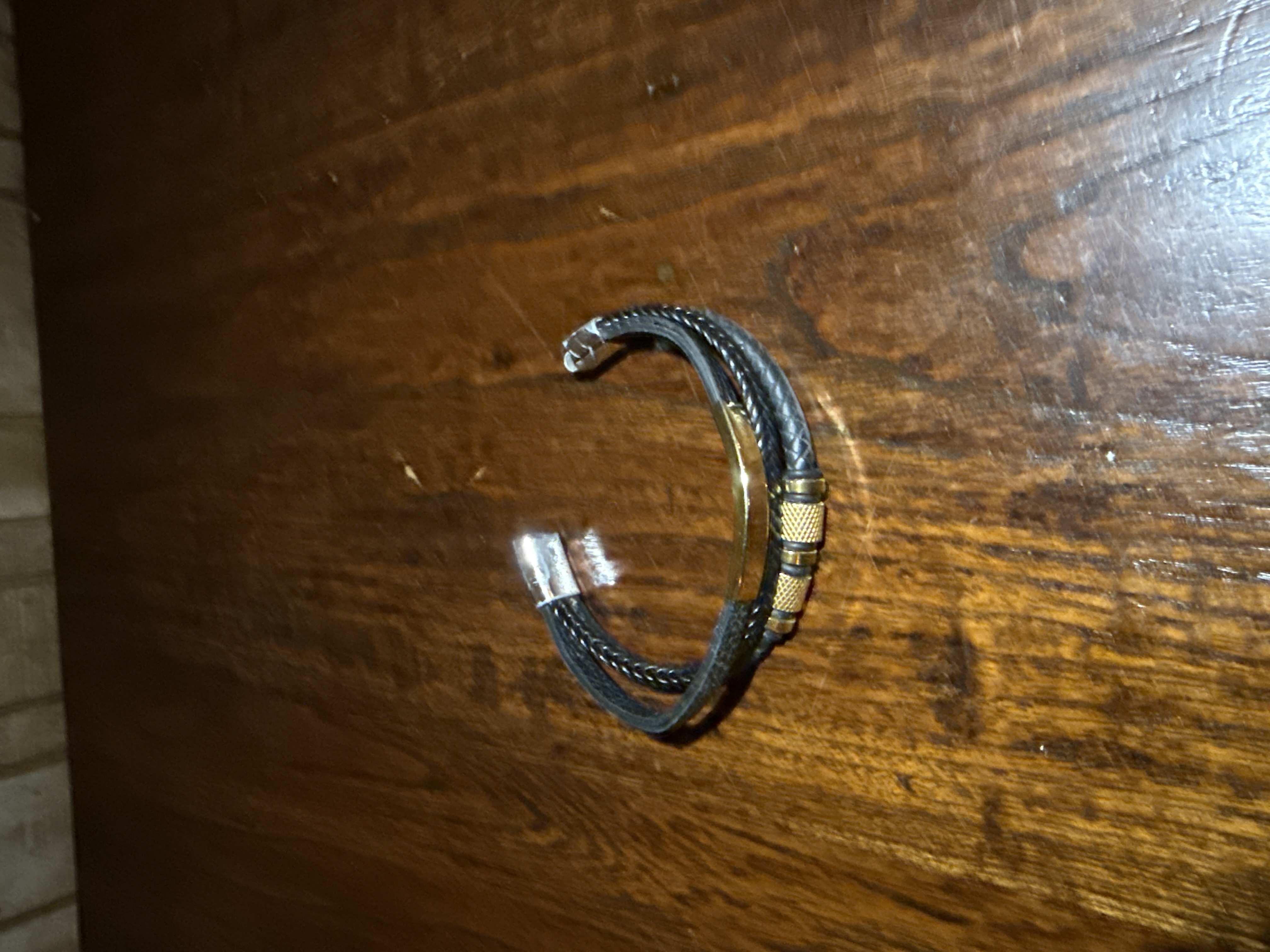 Zwart lederen armband met goud